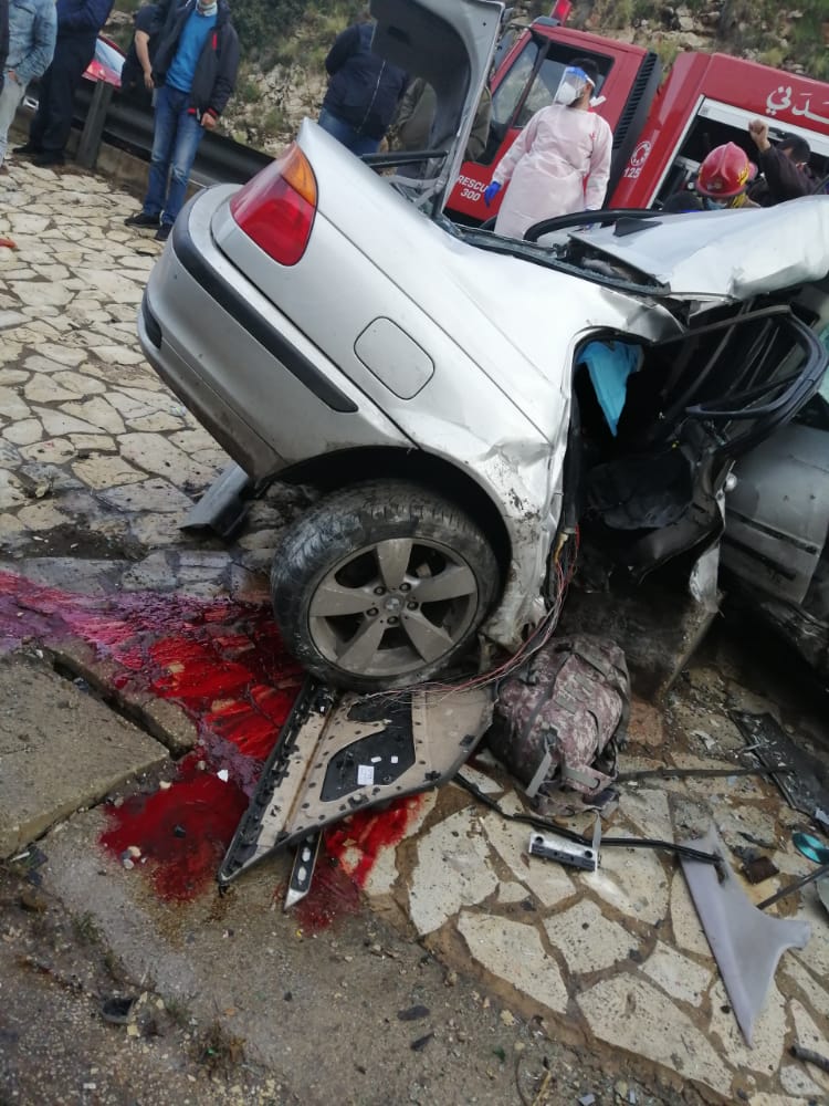 قتيل نتيجة اصطدام مركبة بعمود انارة على اوتوستراد ‎طبرجا