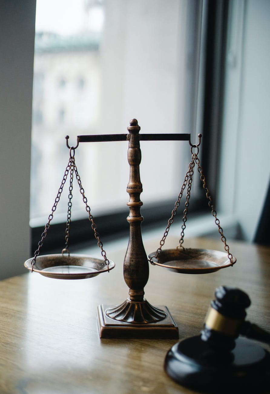 محكمة إماراتية تلزم شابا بتعويض والده بـ25 ألف درهم بعد ضربه