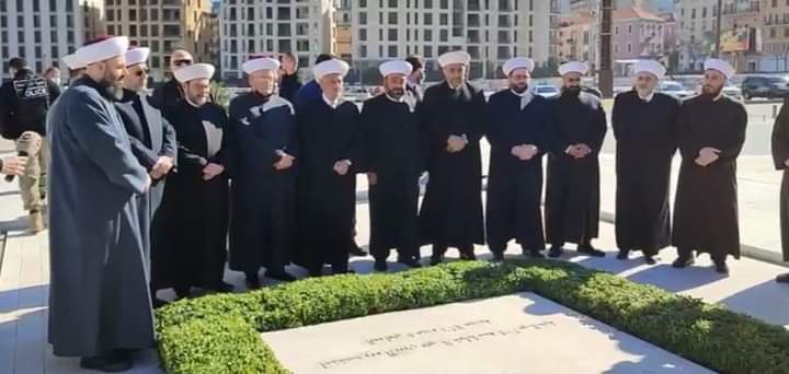 مفتي الجمهورية الشيخ عبد اللطيف دريان ووفد من المشايخ و قراءة الفاتحة لروح الشهيد رفيق الحريري وسط بيروت