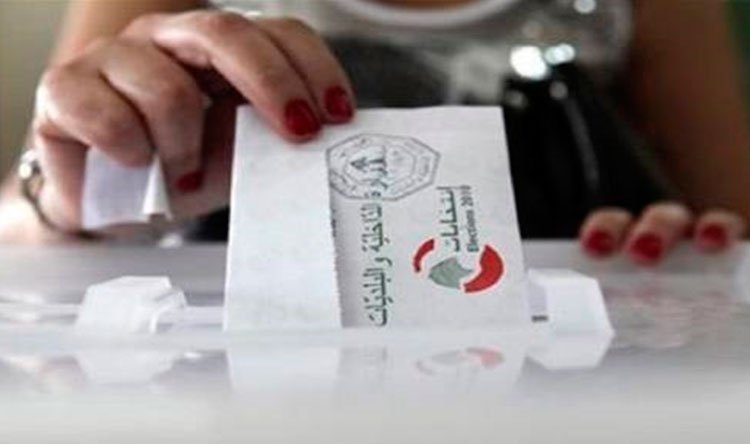 كاميرا ترافق صناديق الاقتراع في مصر حتى صباح الغد…