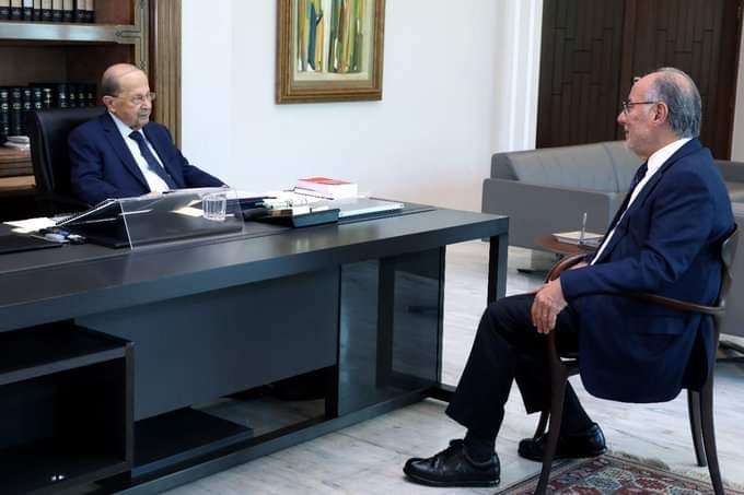 الرئيس عون عرض مع  وزير التربية الدكتور عباس الحلبي ملفات الجامعة اللبنانية، الذي أعلن أنّ خطوات عملية ستتخذ في الايام القليلة المقبلة للنهوض بالجامعة وحل القضايا العالقة