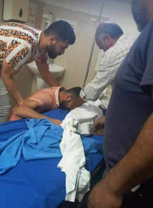 طفل يسقط من سريره ويفارق الحياة